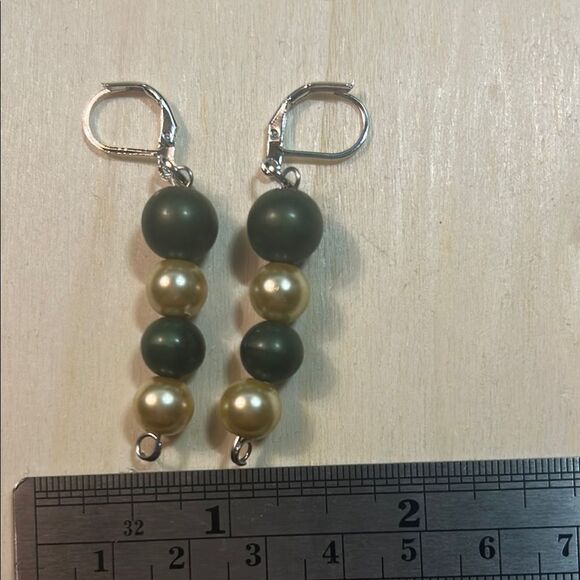 Elegant Green and Gold Beaded Earrings - Picture 1 of 2